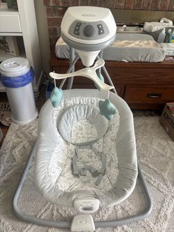 Graco Baby Swing with Vibration and Mobile