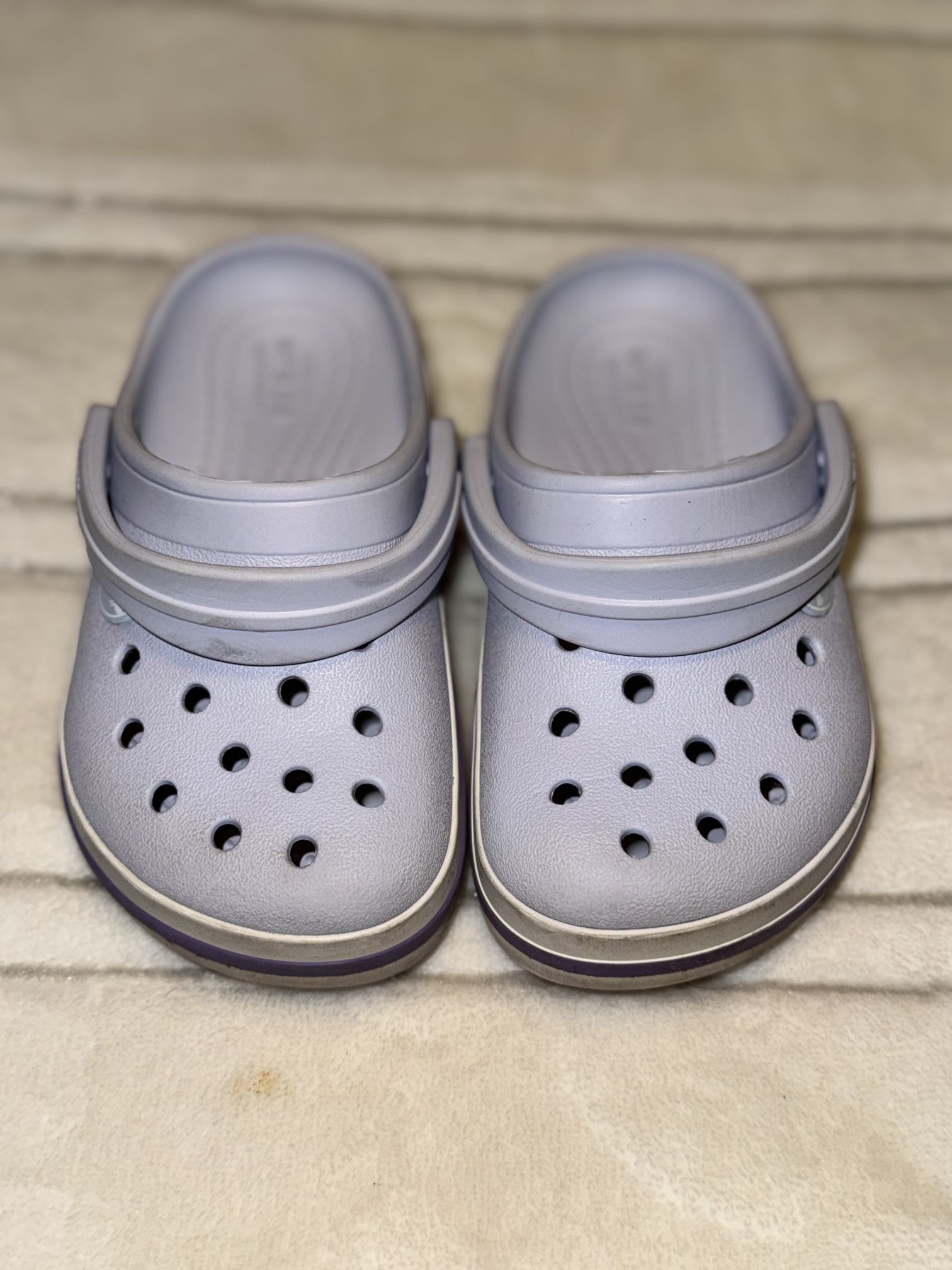 9C Crocs 