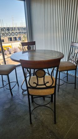 Round Dining Table With 4 Chairs Ashley