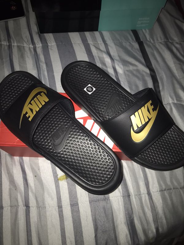 what stores sell nike slides