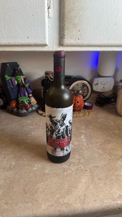 Collectors empty wine bottle The Walking Dead Cabernet Sauvignon 2016