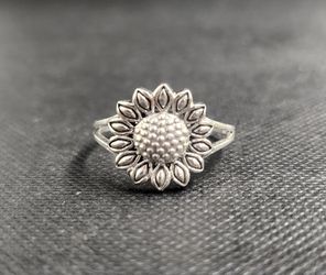 Radiant Bloom 925 Silver Sunflower Ring • Hand‑Polished Shine • Timeless Floral Elegance