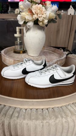 Nike Cortez EasyOn sneakers in little kids size 12C.