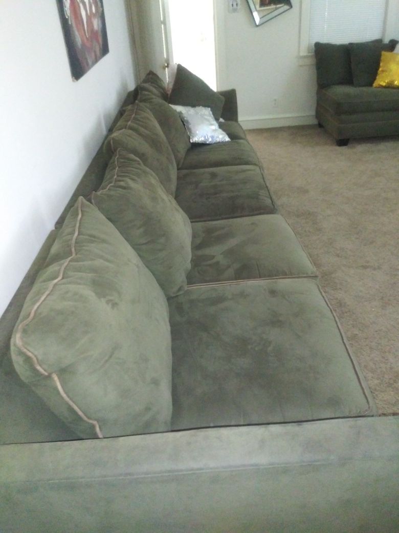 Couch sectional- seats 7 people