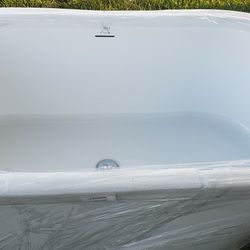 Acrilic Freestanding Bathtub 60x30x24 New In Box