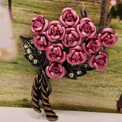 #2443, SIGNED AVON STUNNING BROOCH, VINTAGE BOUQUET OF ROSES, RHINESTONES 