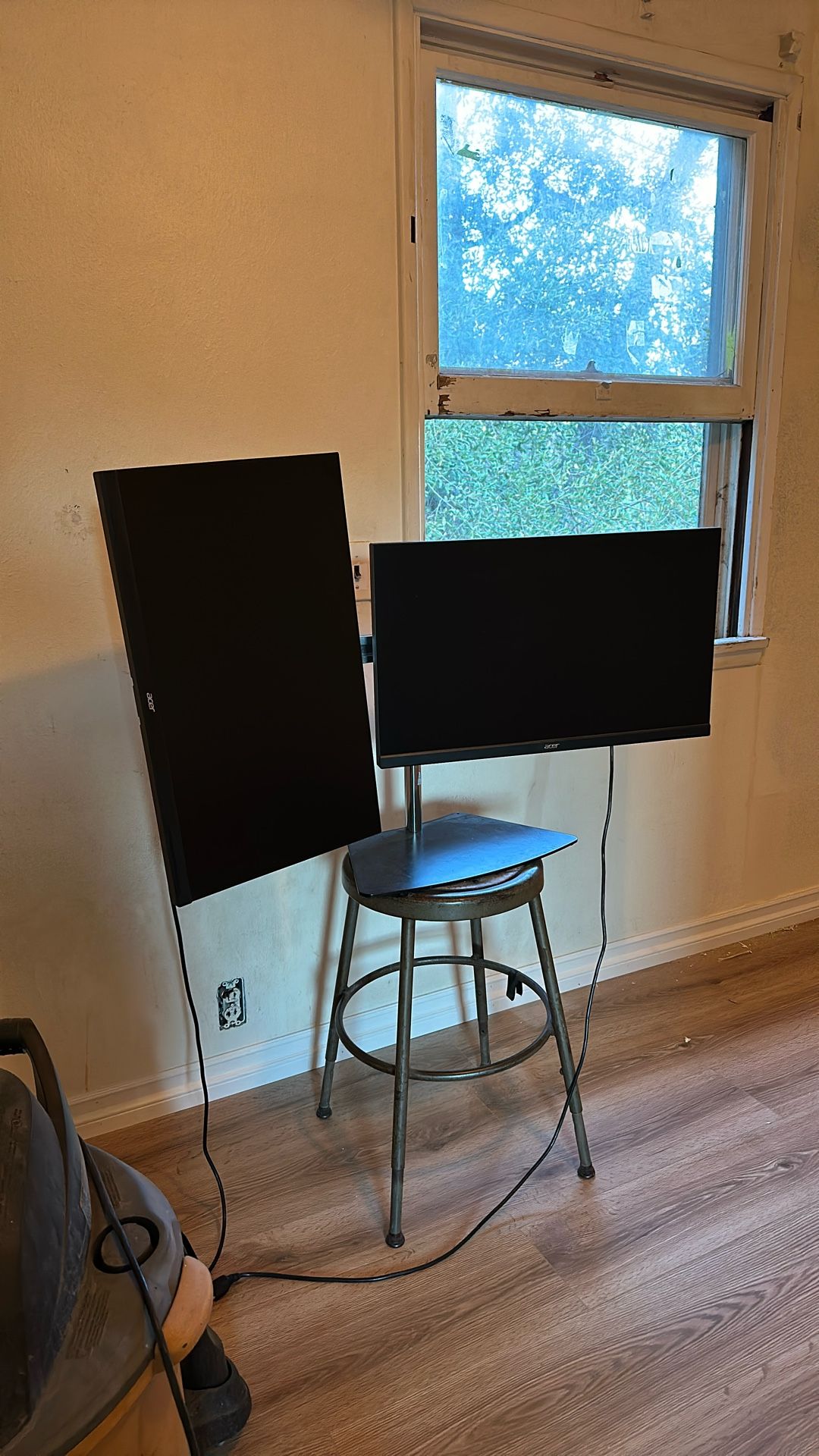 ACER Monitors With Stand