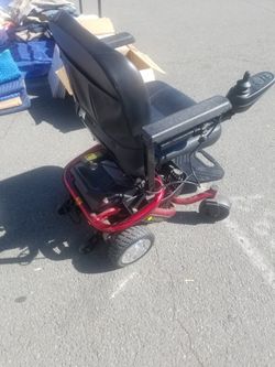 Motorized Wheel Chairby GOLDEN TECHNOLOGIES