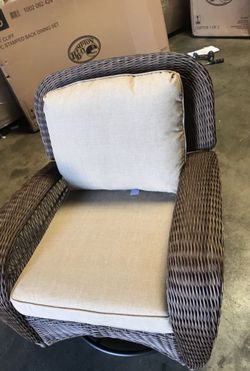 Hampton bay beacon park wicker outdoor swivel lounge chair with toffee cushions hotsell