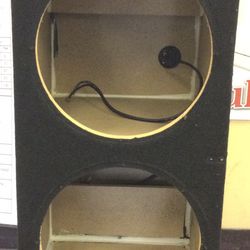 Carpet Speaker Box For 12” Sub Speakers (Shows Wear) Carpet Part Of Box Scuffed 