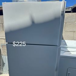 (use normal wear) beautiful Kenmore Refrigerator(6 Months Warranty)