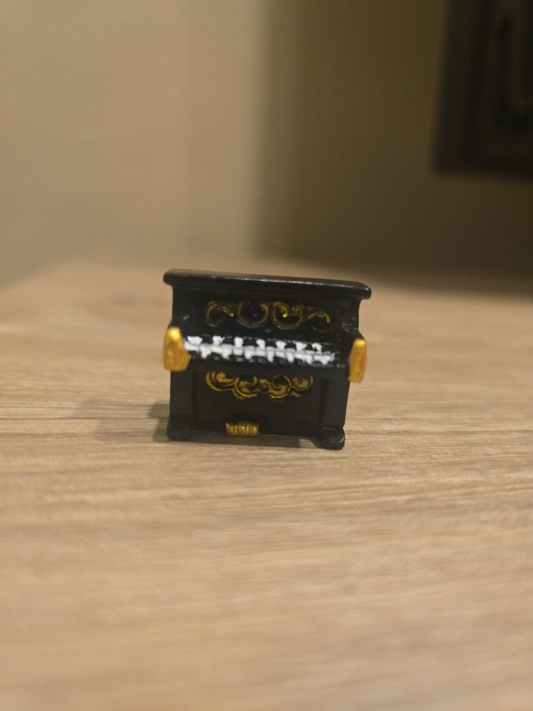 Tiny Miniature Piano – 0.75” – Black & Gold
