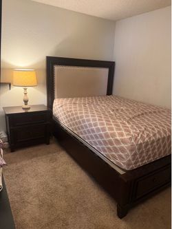 Queen sleigh bed bedroom set