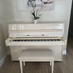 White SAMICK piano 