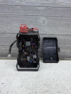 2018-2019 Chevy Malibu Engine Fuse Box OEM