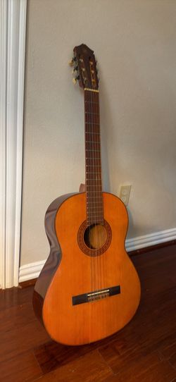Yamaha classic acoustic guitar