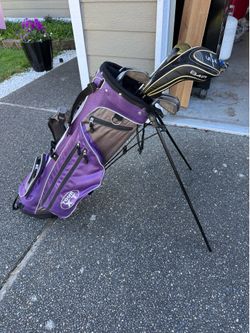 Women’s golf clubs and bag