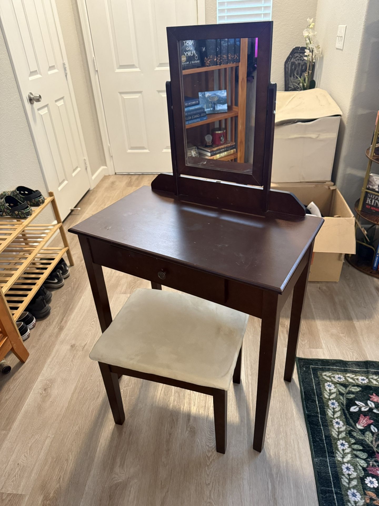 Simple Makeup Vanity