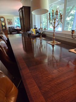Dining table Huge Duncan phyfe !!!