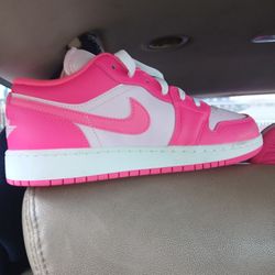 Nike Dunks Pink Size 6.5y