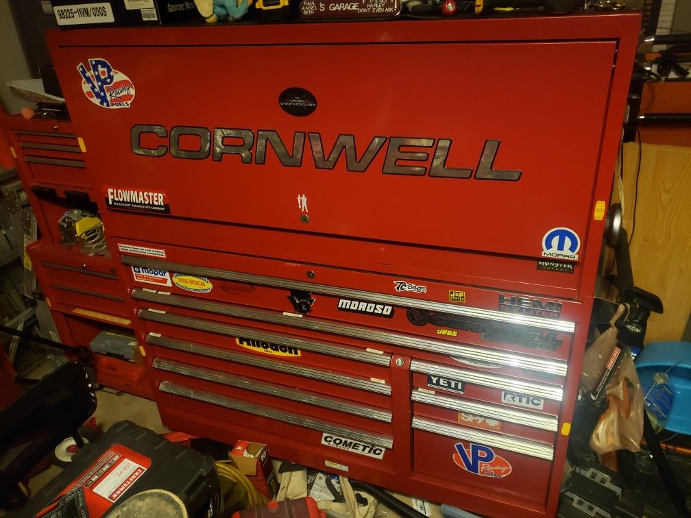 Cornwell Tool Box Pro Series With Hutch for Sale in San Antonio, TX