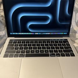 13”Macbook Pro/GarageBand/Serato DJ Pro/Final Cut Pro X