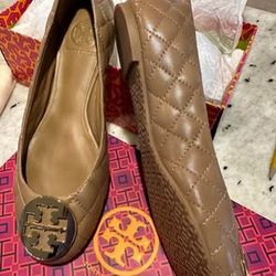 Tory burch  quilted flat