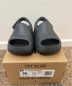 Yeezy slides toddler size 7K