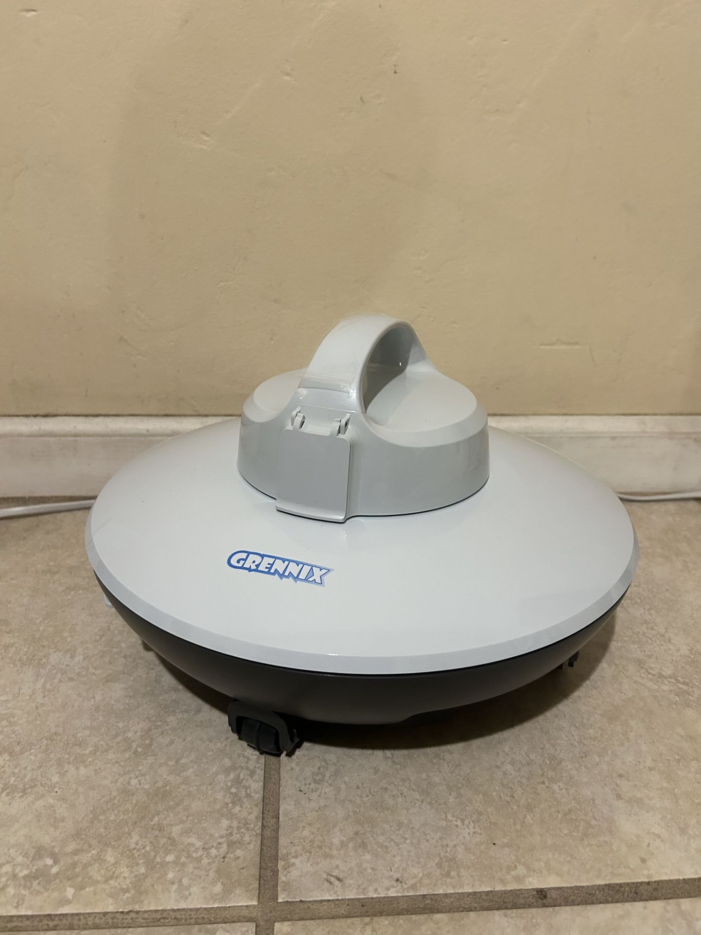 Powerful Cordless Pool Vacuum | Grennix G900 Robot Cleaner