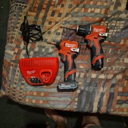 Milwaukee Impact Driver / Drill Driver Set