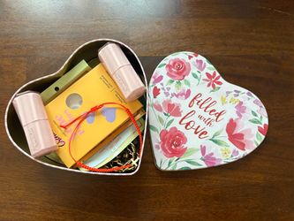 Floral Heart Tin Gift Box with Beauty Items