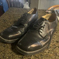 Good Condition Men’s Size 10 Black Florsheim Dress Shoe  