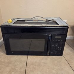 Black Microwave (Brackets Included)