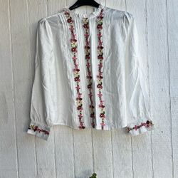 Blusa Manga Larga Bordada. 