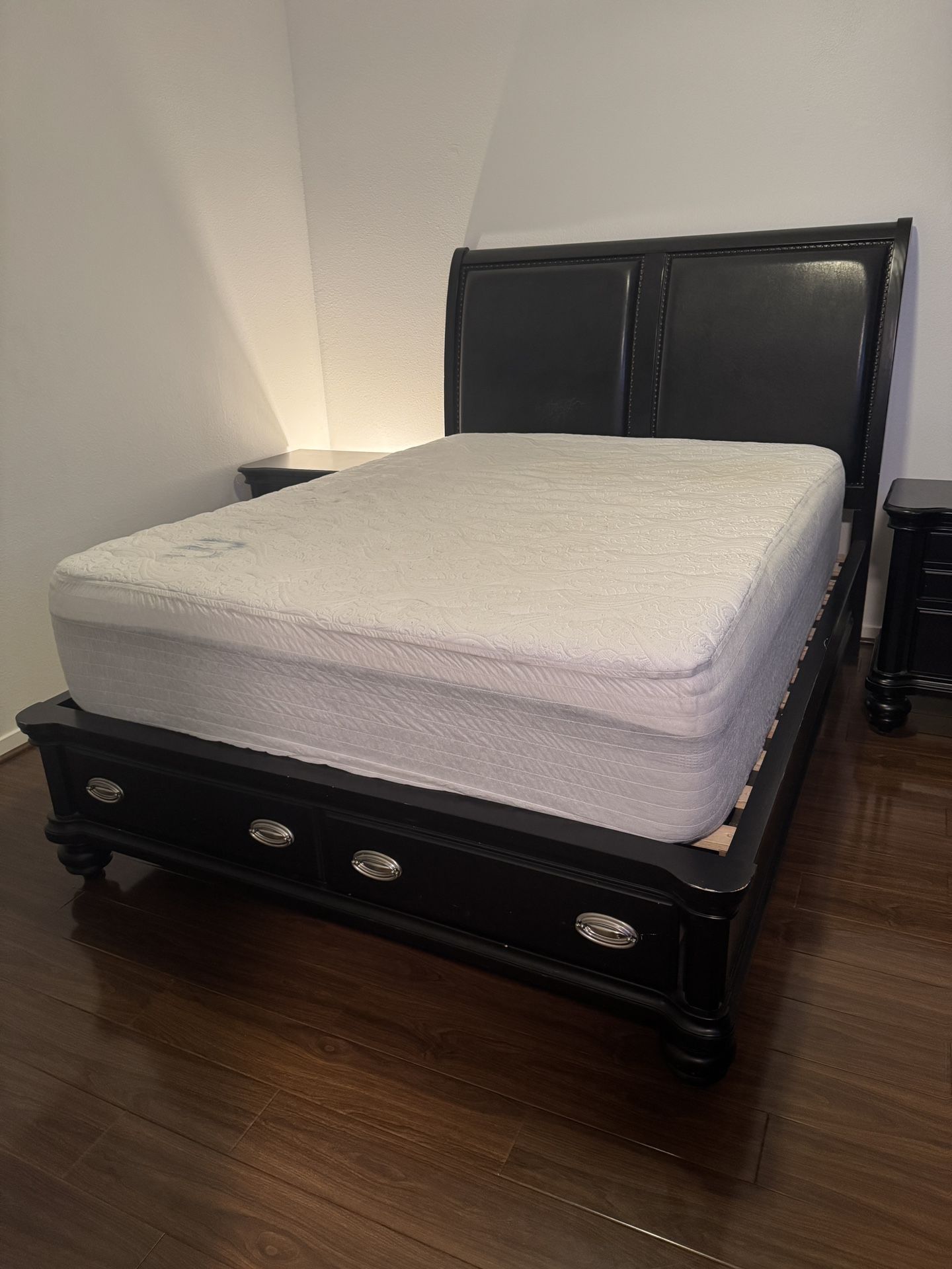 Queen Bedroom Set β Bed Frame, Mattress, Nightstands, & Dresser