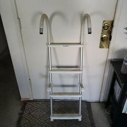 West Marine 4 Step Ladder