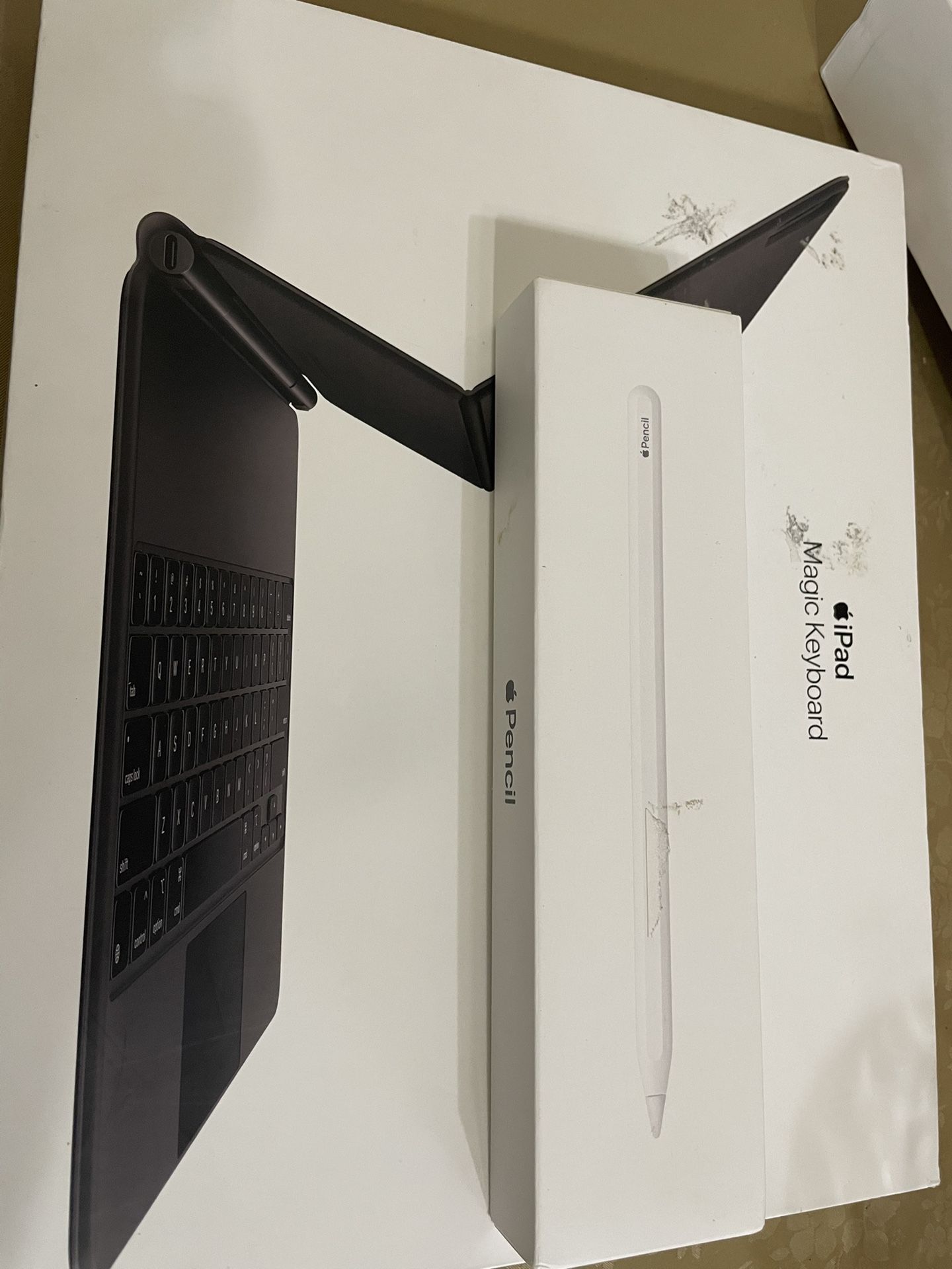 Ipad Magnetic Cover And Pencil