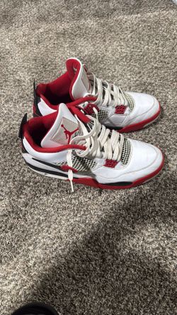 Jordan 4 ‘Fire Red’s’
