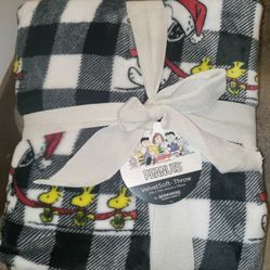 Peanuts Snoopy Throw! By Berkshire! 55" x 70" NEW! - $30 (43612)
‹image 1 of 2›
Peanuts Snoopy Throw! By Berkshire! 55" x 70" NEW!