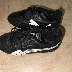 Puma boys soccer Shoes Size 12