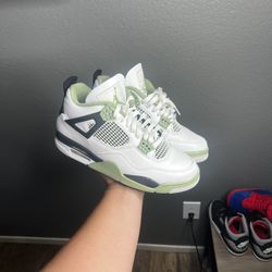 Jordan 4 Retro “Seafoam”
