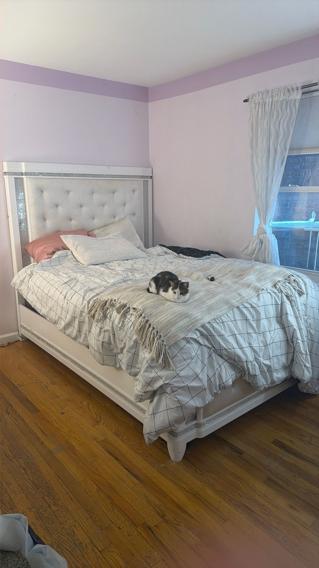 QUEEN SIZA BED FRAME