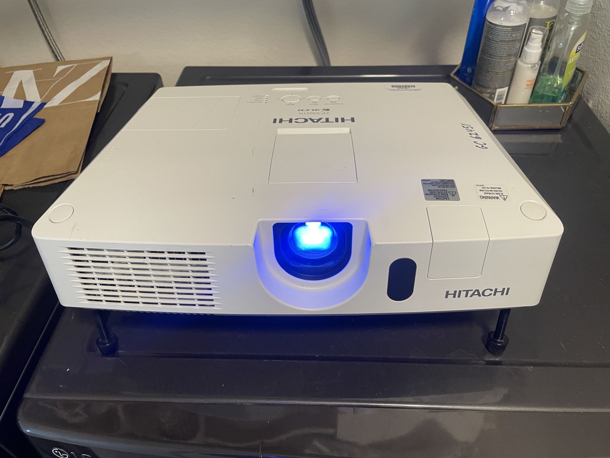 Hitachi 5000 Lumens HDMI Video Movie Tv Projector