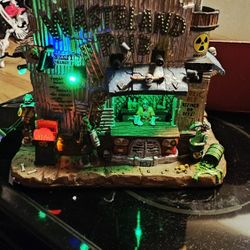 Lemax Spooky Town Wasteland Pub