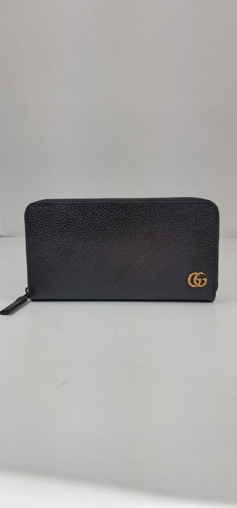 GUCCI GG Marmont Leather Zip Around Wallet.