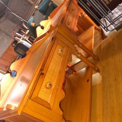 2 Matching Stands