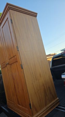 Mueble para colgar tu ropa en buen estado