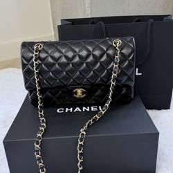 Chanel classic 11