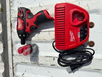 Brand New Milwaukee M12 12V Lithium-Ion Cordless 1/4 in. Hex Screwdriver (battery and charger included)