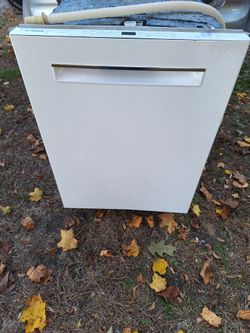 BOSCH 500 SERIES STAINLESS STEEL TUB DISHWASHER. 